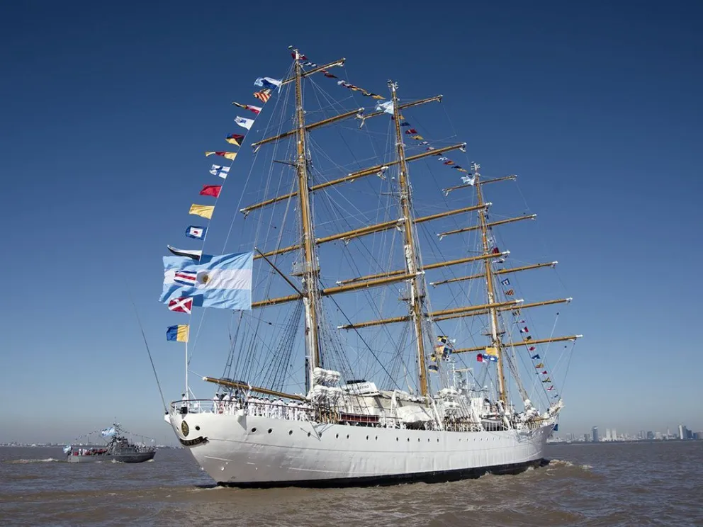 La Fragata Libertad fondeará frente a las costas de Comodoro Rivadavia