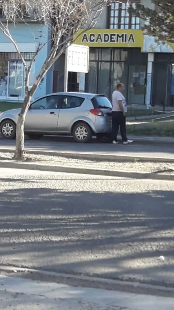 Dañó la cerradura de un auto con intenciones de robo y amenazó a la propietaria 
