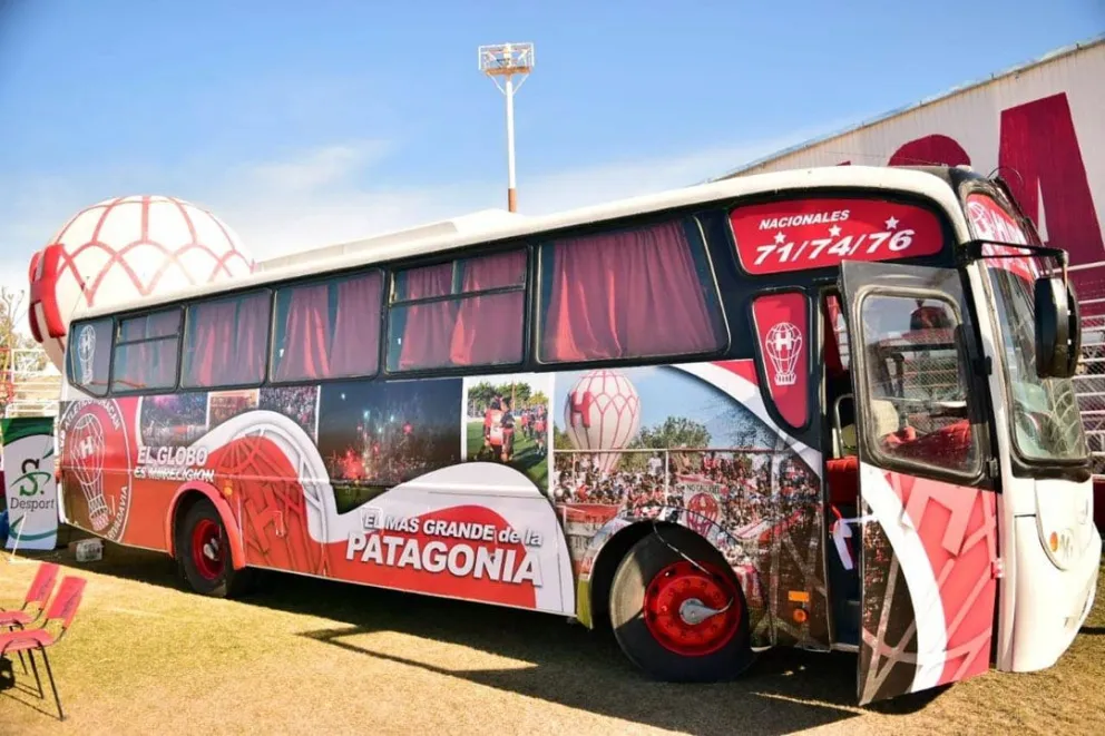 Huracán hizo la presentación de un colectivo temático
