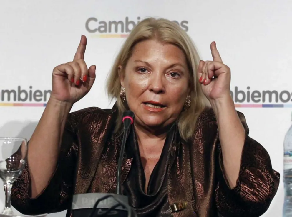 Elisa Carrió denunció a Cristina Kirchner por el fallo contra YPF