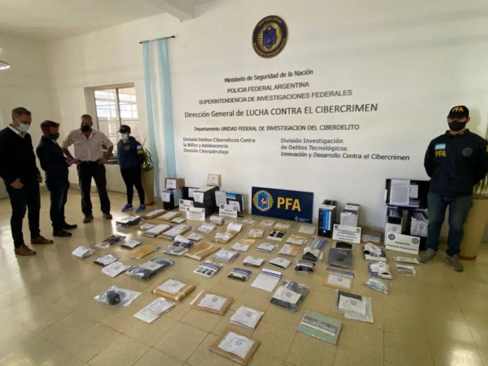 Detienen a una banda que realizaba estafas virtuales en varios países: recaudaron cientos de millones de pesos