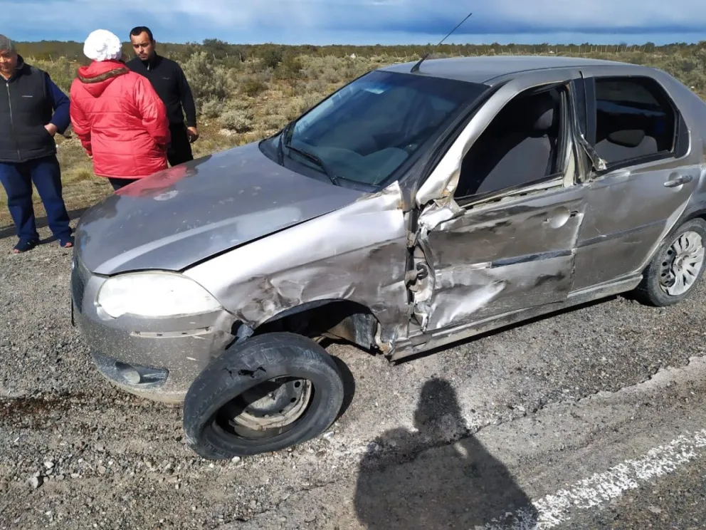 Camionero esquivó choque frontal con auto que le invadió el carril
