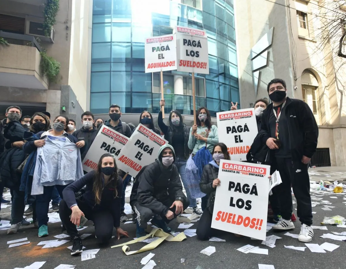 Mientras Garbarino Aguarda Por Un Fideicomiso Avalado Por El Estado Sus Empleados Esperan Por El Repro Ii Y La Agip Diario Cronica