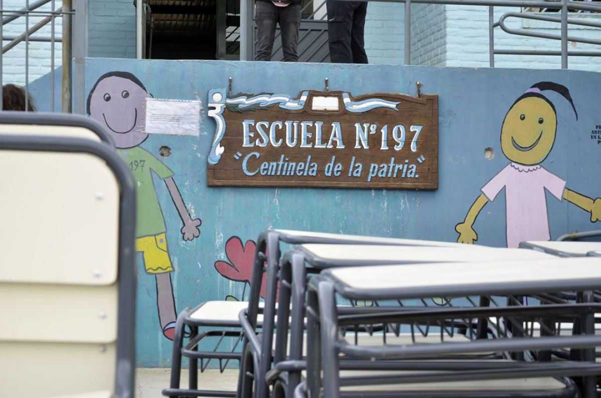 Insólito: la Escuela 197 comienza a dar clases en la iglesia del barrio |  Diario Crónica