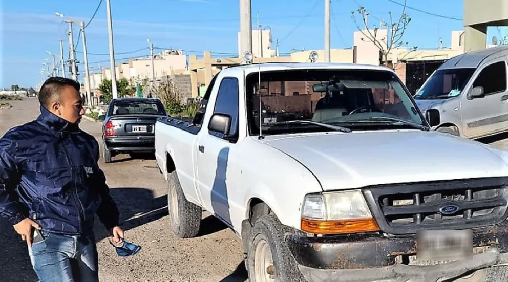 Secuestran camioneta de presunto asesino de joven ultimado a balazos