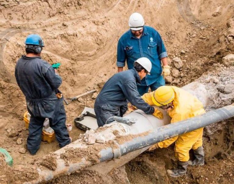 💧 Distribución sectorizada en Comodoro por una nueva avería en el Acueducto del '99 