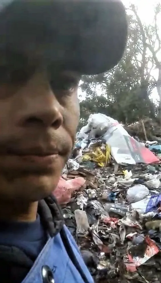 Un policía se filmó yendo a un basural  porque no llega a fin de mes