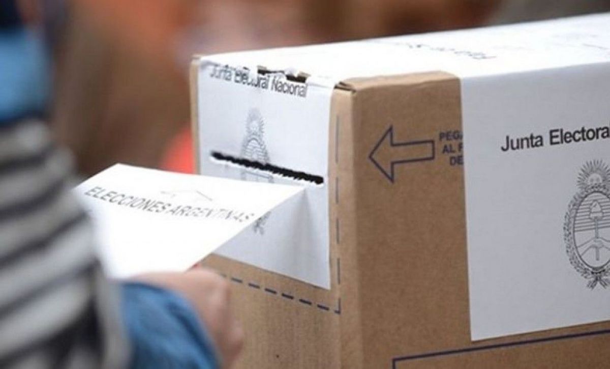 Sin la posibilidad del voto postal, más de 400 mil argentinos podrán sufragar desde el exterior