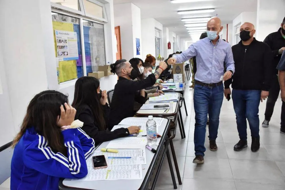 Caleta Olivia: El intendente Cotillo votó y ponderó la participación de la comunidad en las elecciones