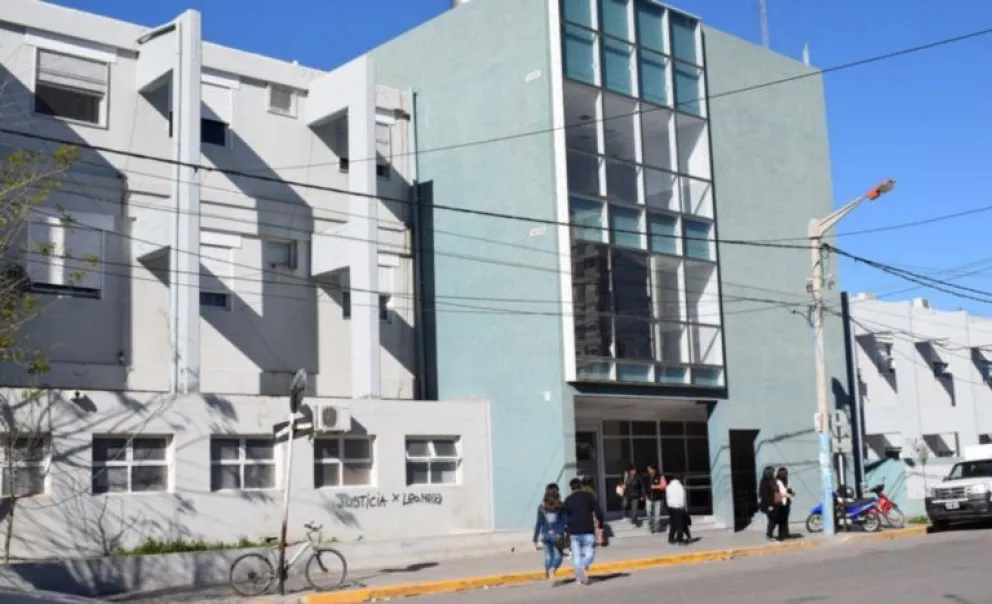 Atacan a balazos a joven en las Mil Viviendas de Trelew y lo dejan en grave estado