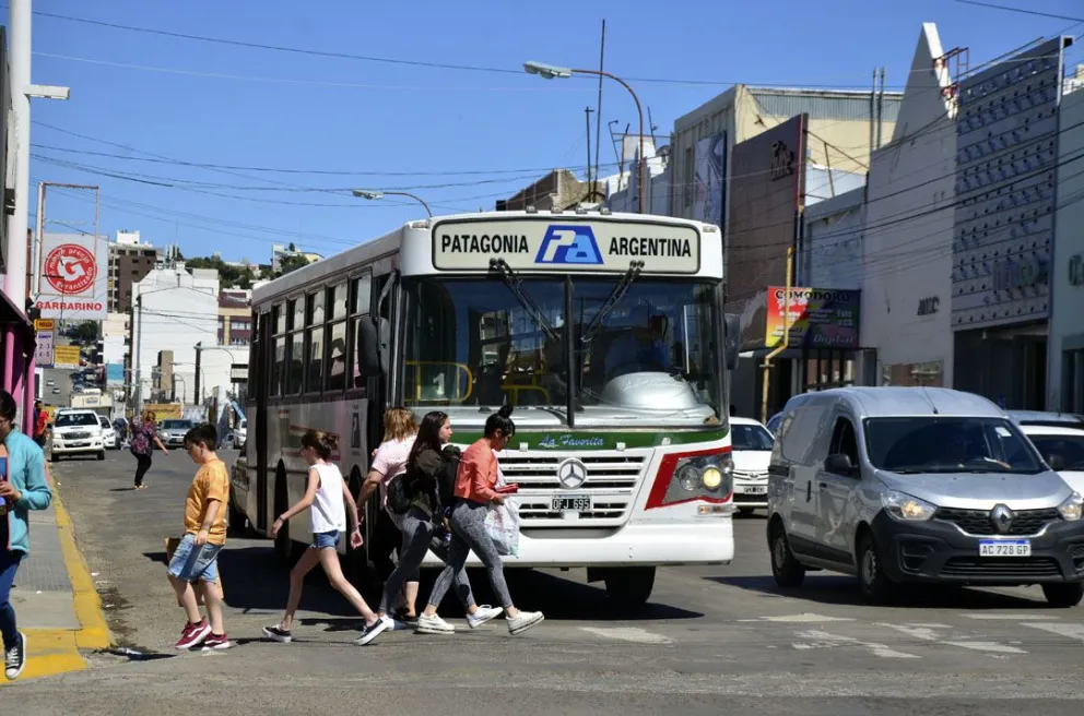 Hubo un principio de acuerdo y se levantaría el paro de colectivos previsto para el jueves y viernes