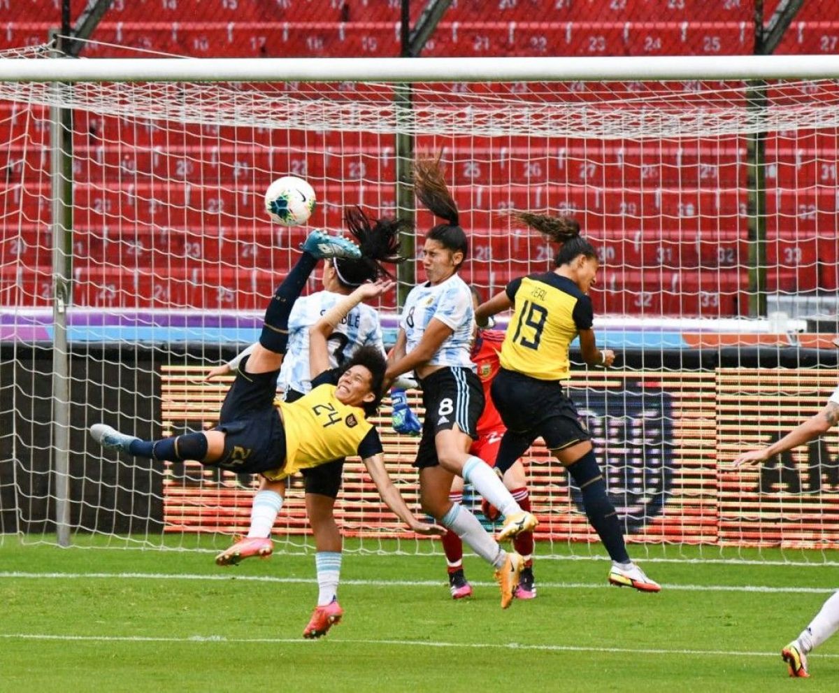 La Selección femenina cerró la gira con otro empate ante Ecuador, esta vez 2-2