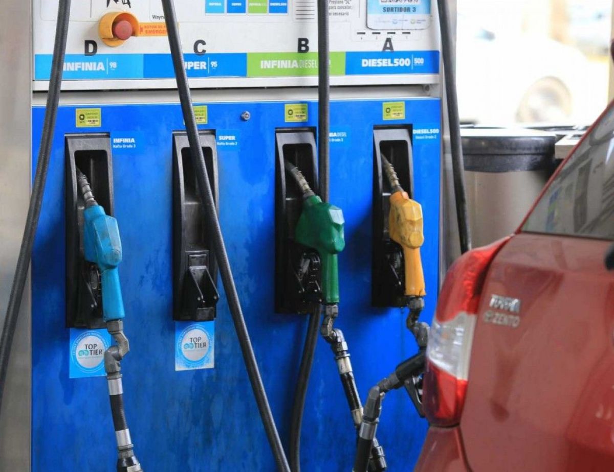 Oficial: el Gobierno postergó hasta marzo la actualización de impuestos a los combustibles