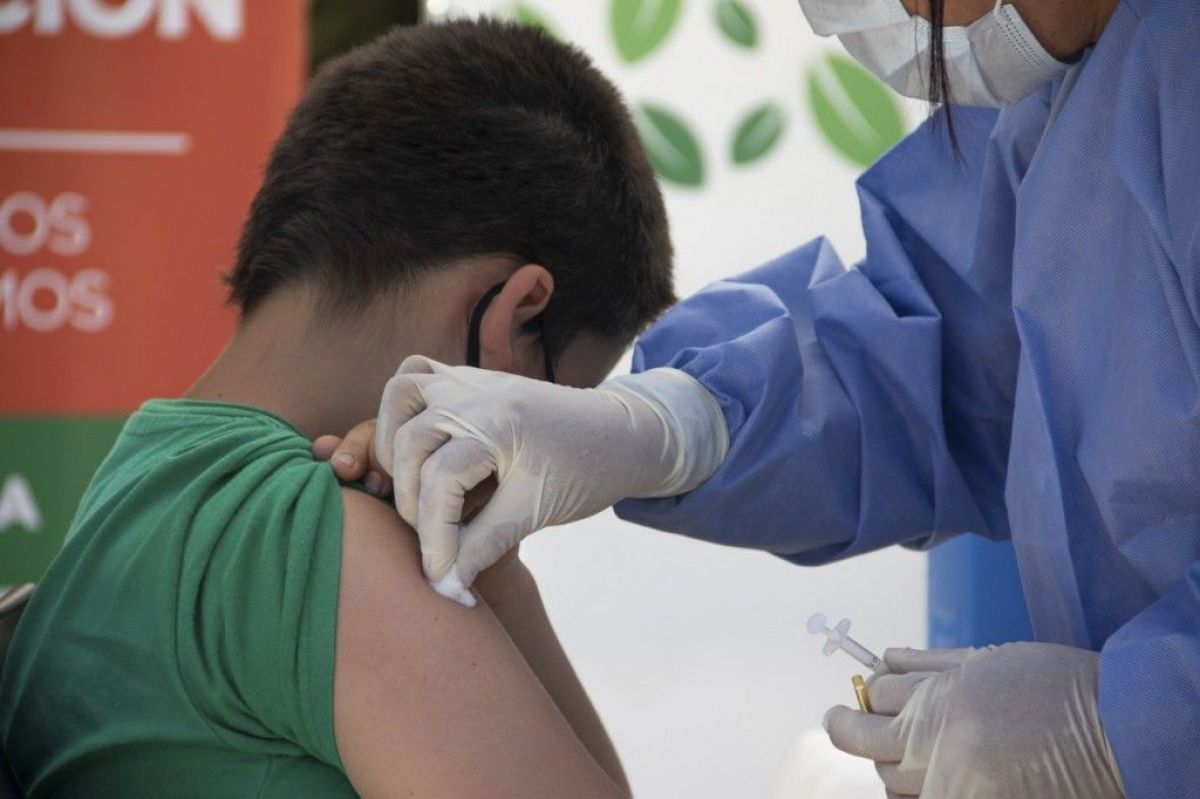 Advierten que los niños vacunados con Sinopharm "no tendrán inmunidad" en marzo ante Ómicron