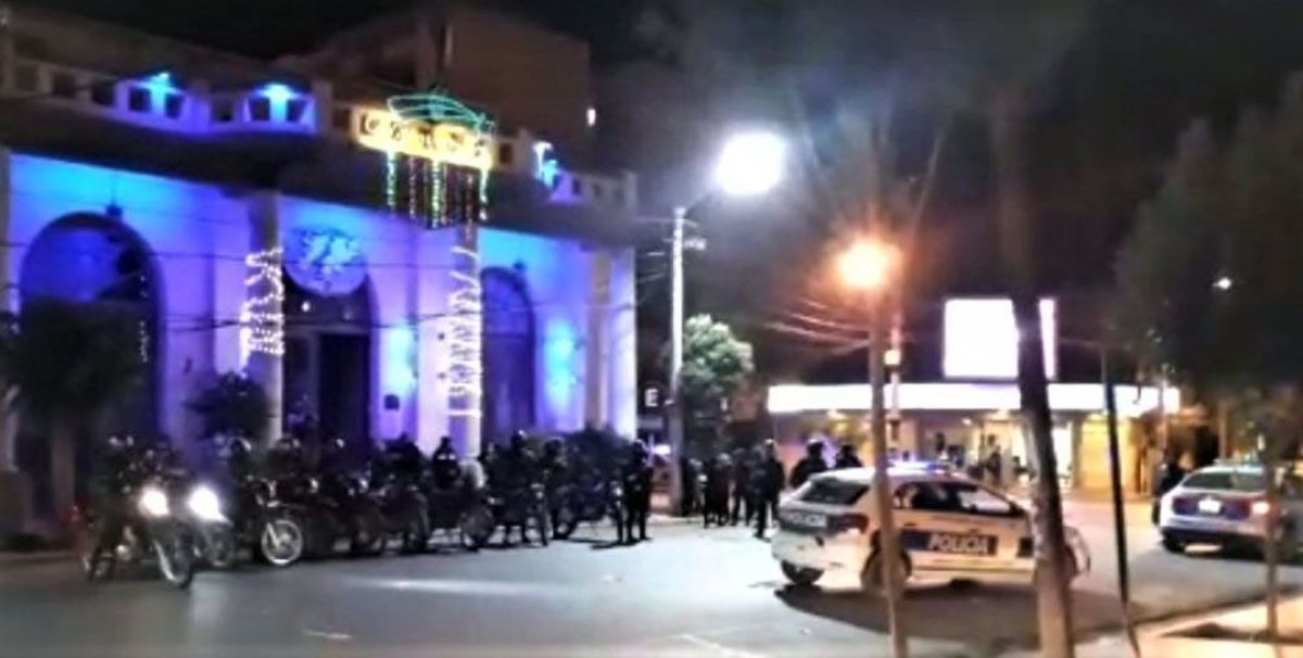 Dos asaltos a mano armada en Trelew: le robaron la moto a una joven, y valiosos objetos a dos mujeres en su casa