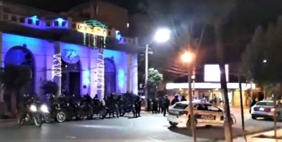 Dos asaltos a mano armada en Trelew: le robaron la moto a una joven, y valiosos objetos a dos mujeres en su casa