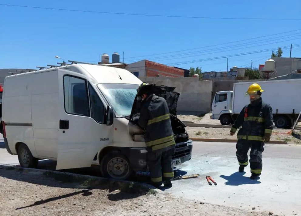 Se incendió furgoneta en barrio San Martín