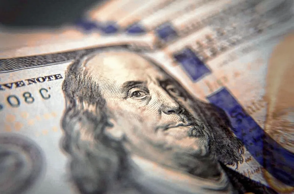 El dólar blue rebotó 35 pesos y terminó la semana como el más caro de los dólares libres
