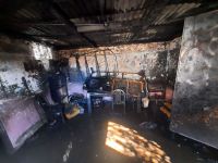 Una casa quedó arruinada por un incendio y el dueño  le echó la culpa a su madre de haberla quemado