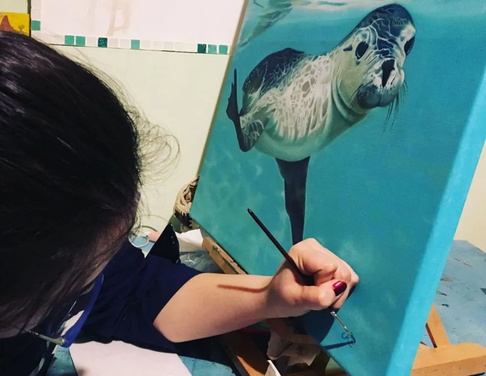 Romi Vargas, bajo un mar  de acuarelas