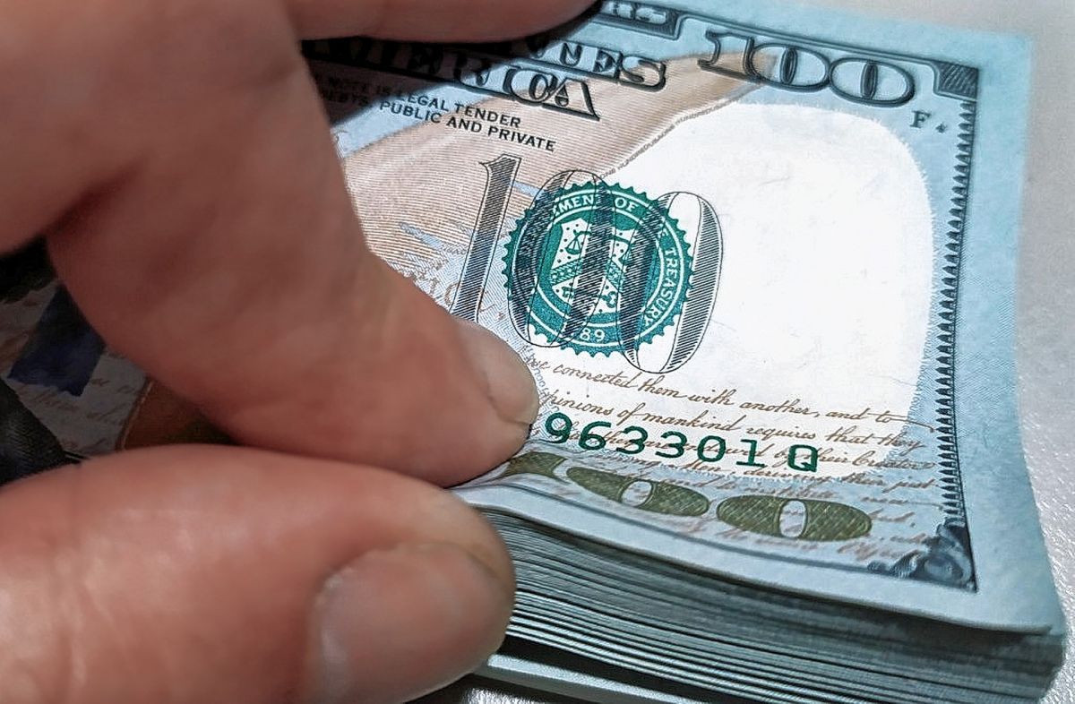 Rebotó el dólar y en algunas provincias superó los $400