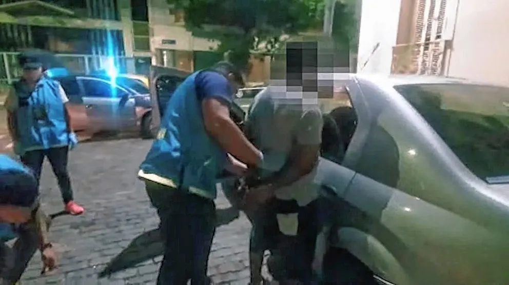 Detuvieron a un conductor de Uber por drogar y abusar de una pasajera: tenía más de 70 perfiles en la app