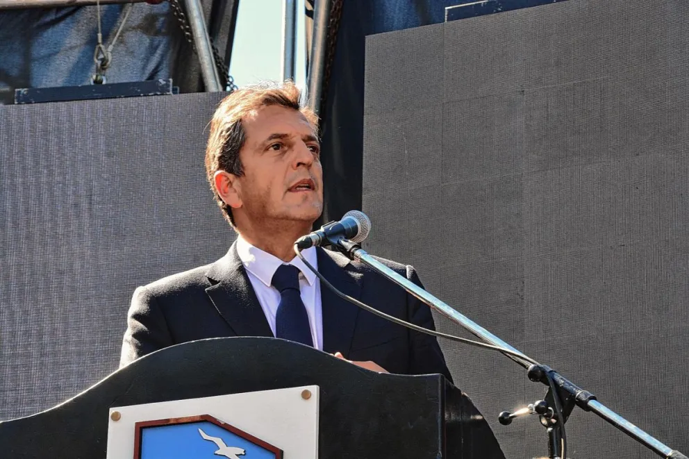 Massa: “Poner de pie a la Argentina no es simplemente una  frase, es un trabajo que requiere que nos arremanguemos todos”