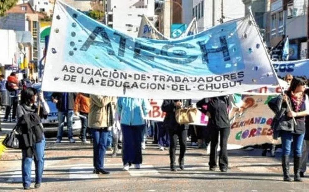 Luego de rechazar la oferta de Gobierno, ATECh evalúa un paro de 48 horas