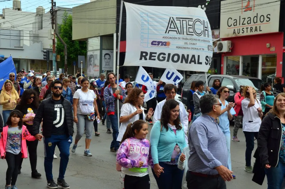 Docentes en estado de alerta por descuentos “proporcionales” por participar de asambleas escolares