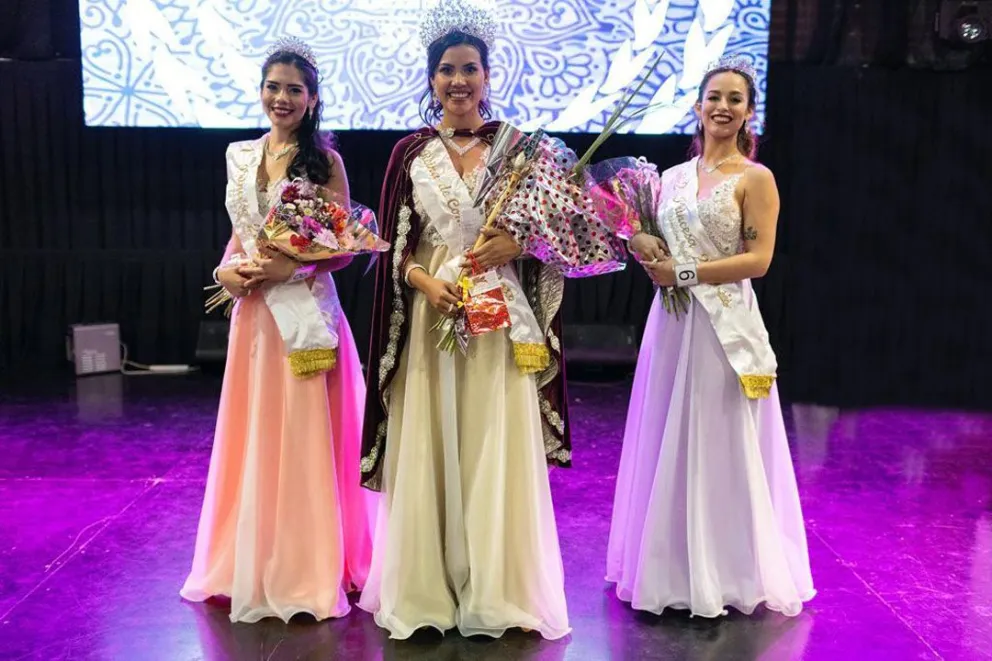 La reina y las princesas de la ciudad aseguraron sentirse “discriminadas y denigradas”