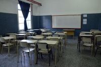 Santa Cruz abre polémica nacional con suplencias de maestros de paro