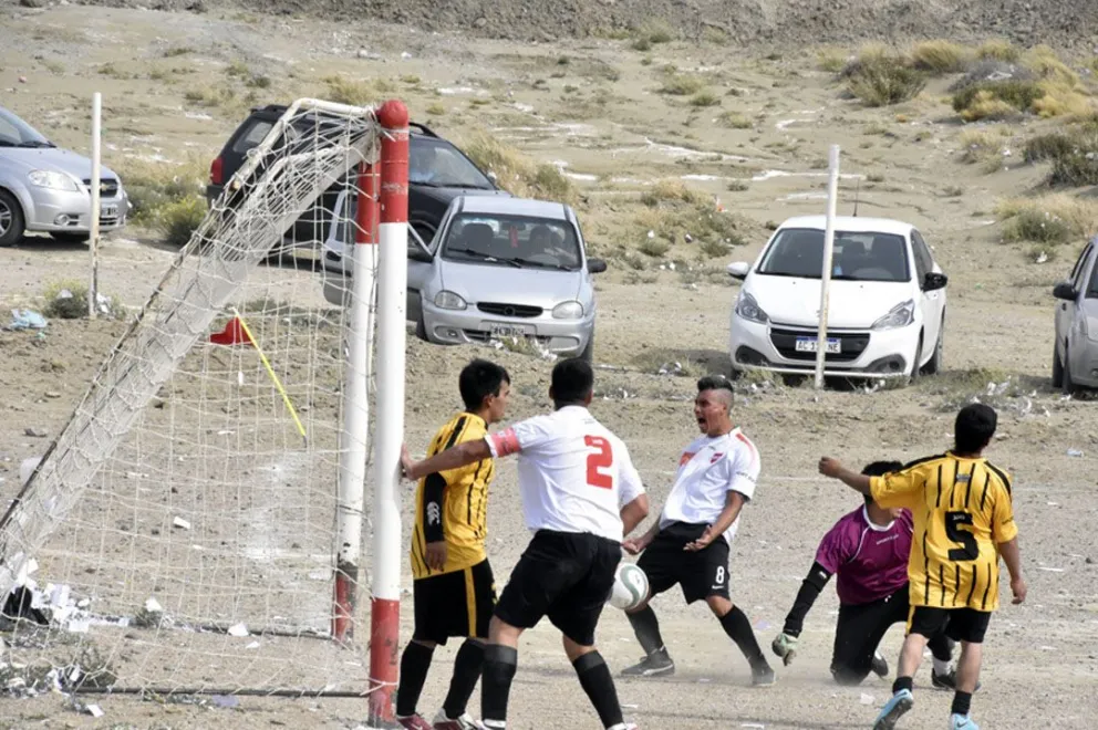 Futbol Barrial: Zona Quintas- Argentinos y Oro Negro- San Martín, lo más destacado de la octava