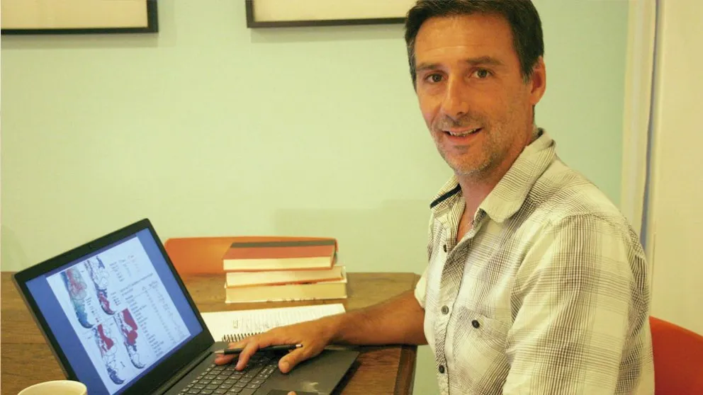 Luciano Valenzuela: el científico que rastrea el origen de las personas en los elementos químicos alojados en su cuerpo