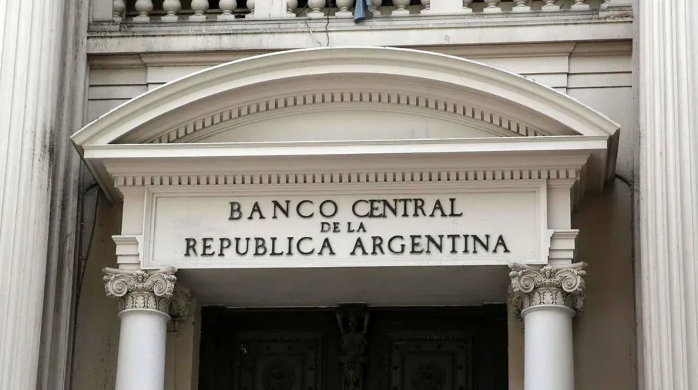 Se rompió la racha de compras de divisas del Banco Central y se acelera la devaluación