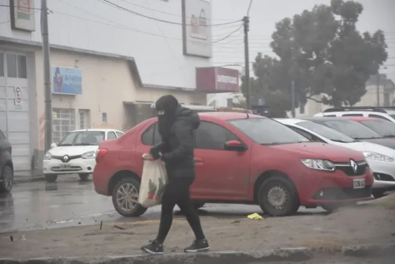 Alerta amarilla vigente de fuertes vientos y precipitaciones para este viernes