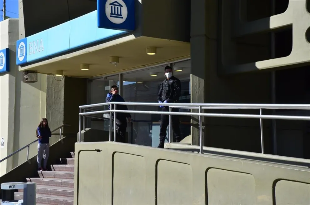 Bancarios cierran nueva paritaria con un aumento cercano al 100% anual