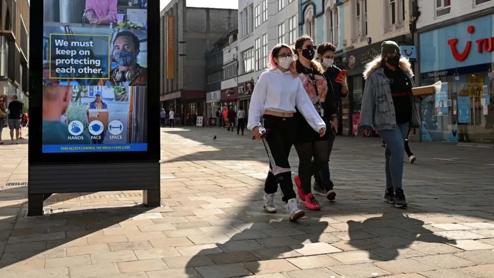 Inglaterra: confinan a más de 2 millones de personas por fuerte avance del coronavirus