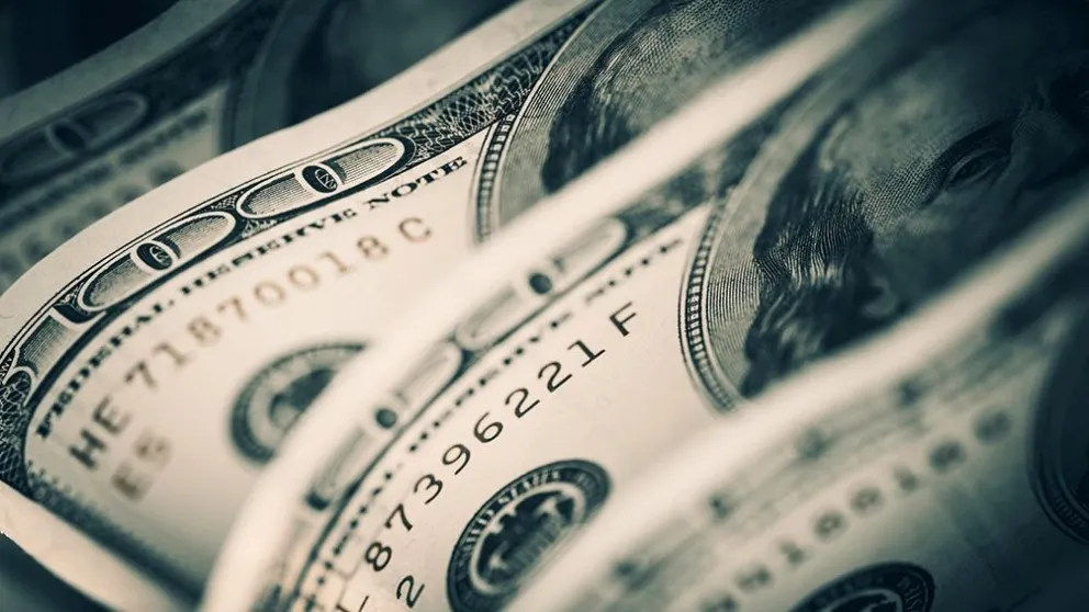 El dólar blue sigue cediendo pero el contado con liqui subió casi diez pesos: la brecha cambiaria se mantiene por encima del 160%