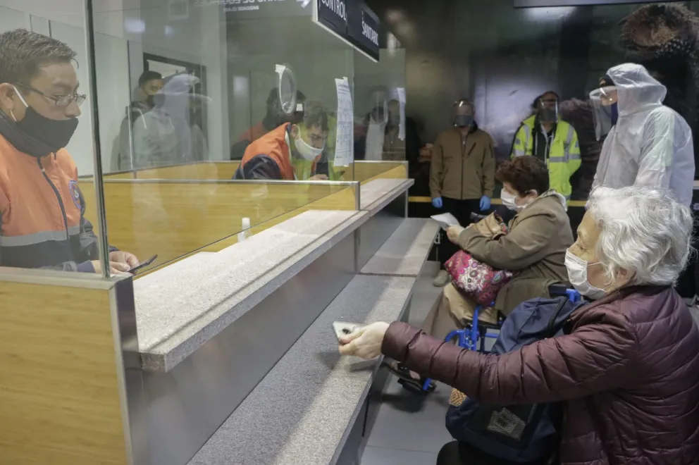 Arribó el sábado a Trelew el primer vuelo de Aerolíneas Argentinas con 60 pasajeros a bordo