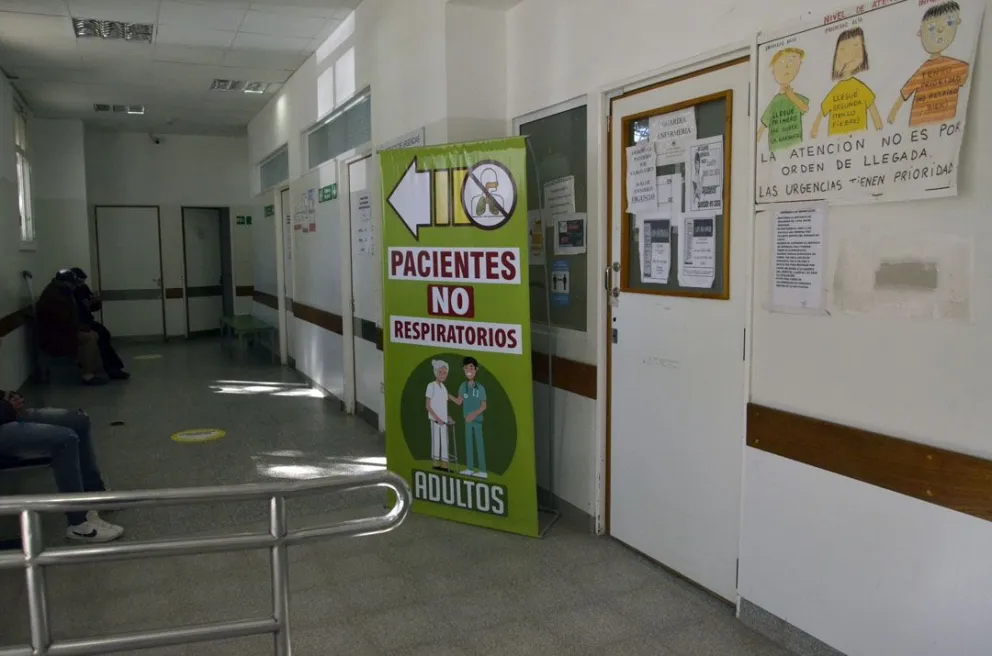 Hombre con varias puñaladas llegó herido al hospital y sigue internado