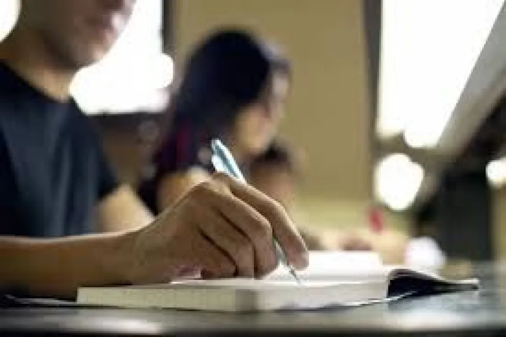 Convocatoria para el programa de becas de apoyo a tesis y proyectos finales