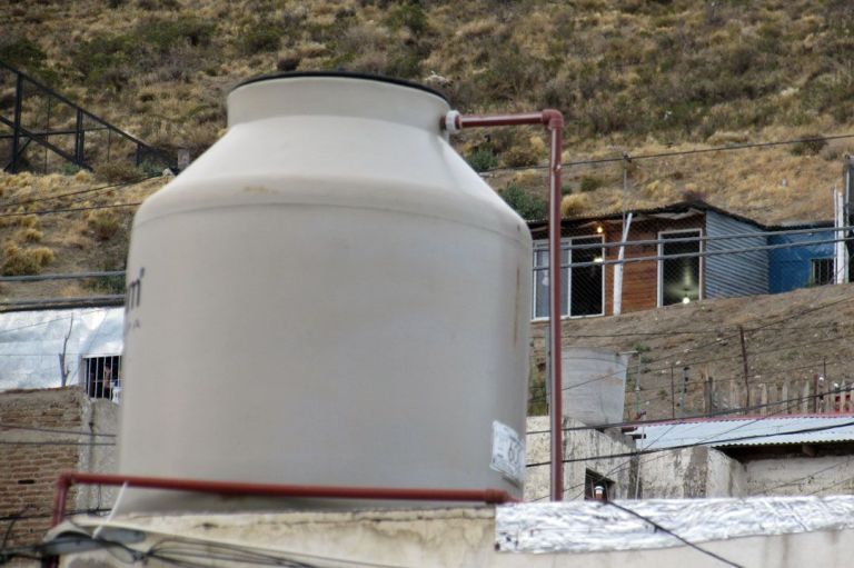 Cinco barrios de Comodoro sin agua por 24 horas | Diario Crónica