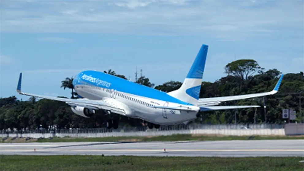 Pánico en un vuelo de Aerolíneas Argentinas: Hay nueve heridos por fuertes turbulencias