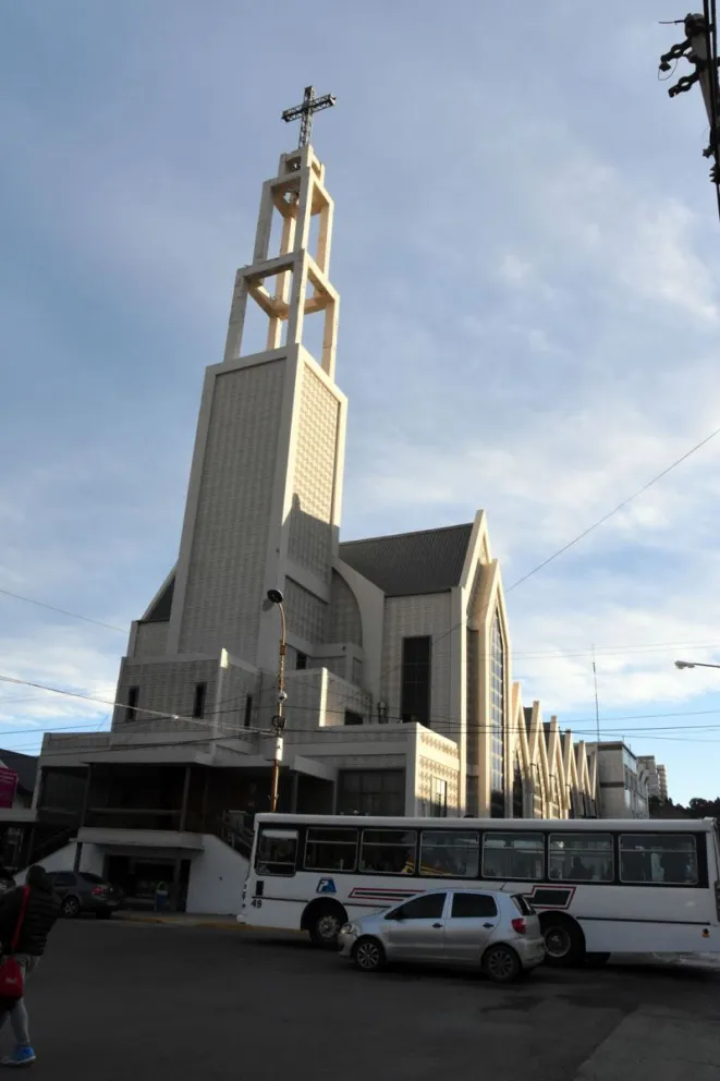 La Catedral de Comodoro sufrió un robo: se llevaron una Biblia