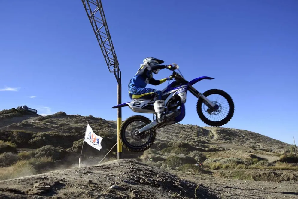 Se corre la tercera del motocross en Trelew