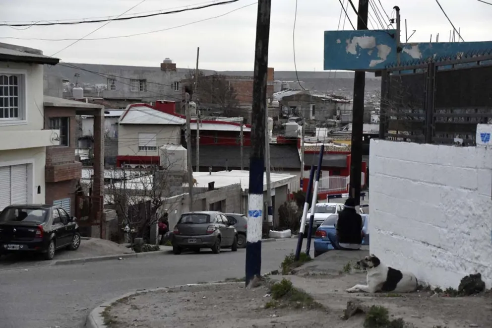 En barrio Ceferino: dormían en su domicilio y un delincuente irrumpió para robarles