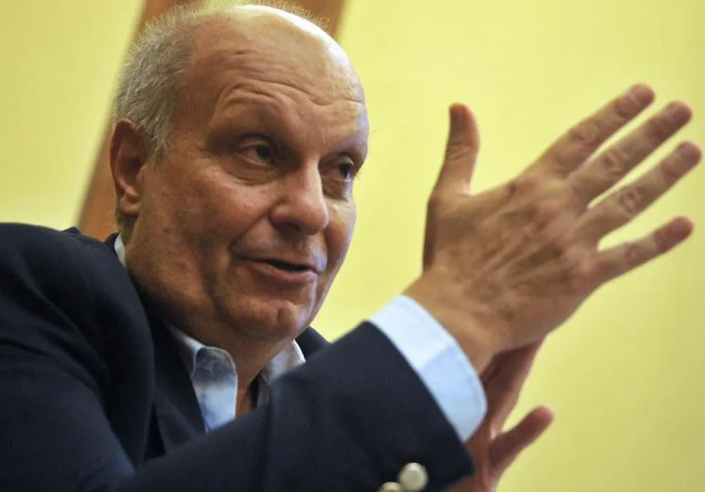 Lombardi: "Los medios públicos hay que cerrarlos"