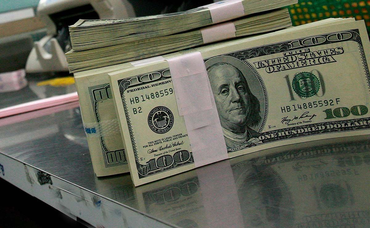 El dólar blue siguió en alza y en la semana aumenta $25