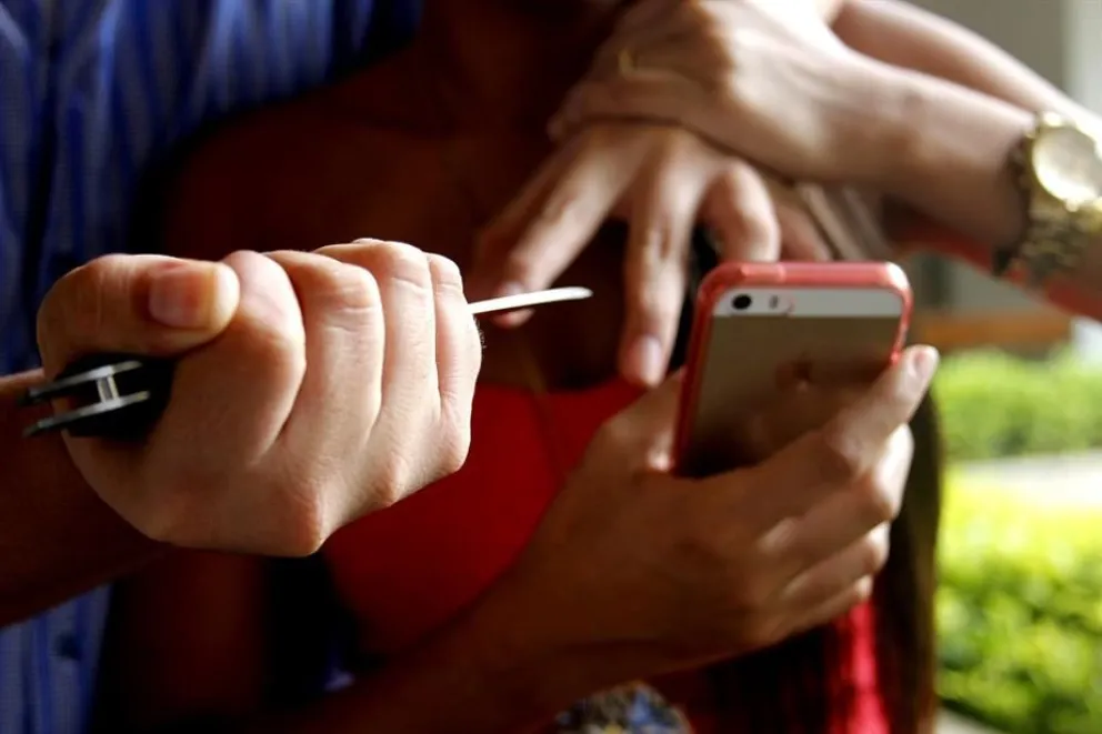 Asaltan con cuchillo a chico de 17 para robarle el celular y los mismos ladrones publican el hecho en Instagram