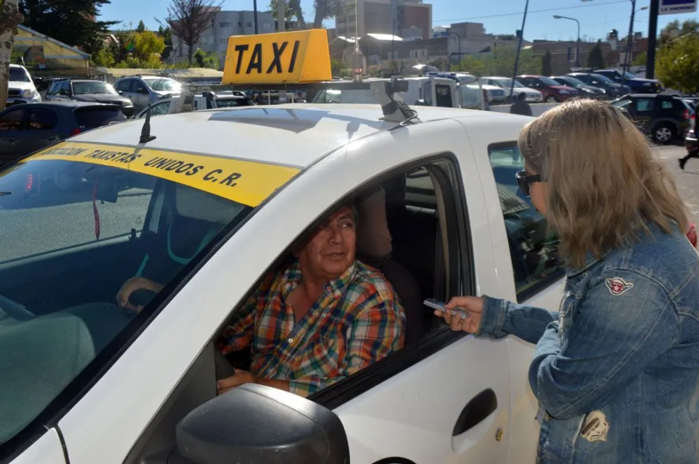 Choferes de taxis y remises prefieren consumir nafta